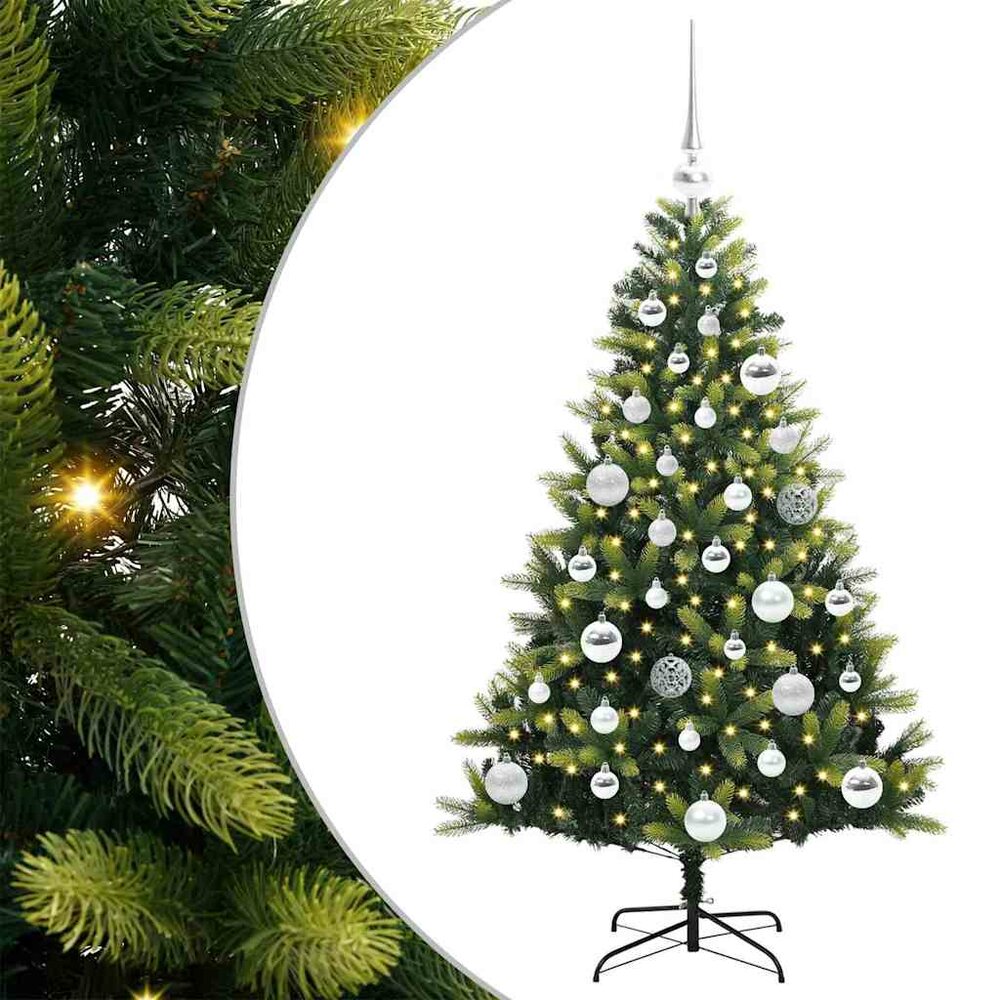 Kant en klare sfeervolle kunstkerstboom met lampjes en zilveren ballen