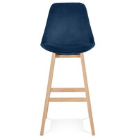 Barkruk Basil velvet blauw met blank houten poten
