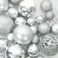 Kant en klare sfeervolle kunstkerstboom met lampjes en zilveren ballen